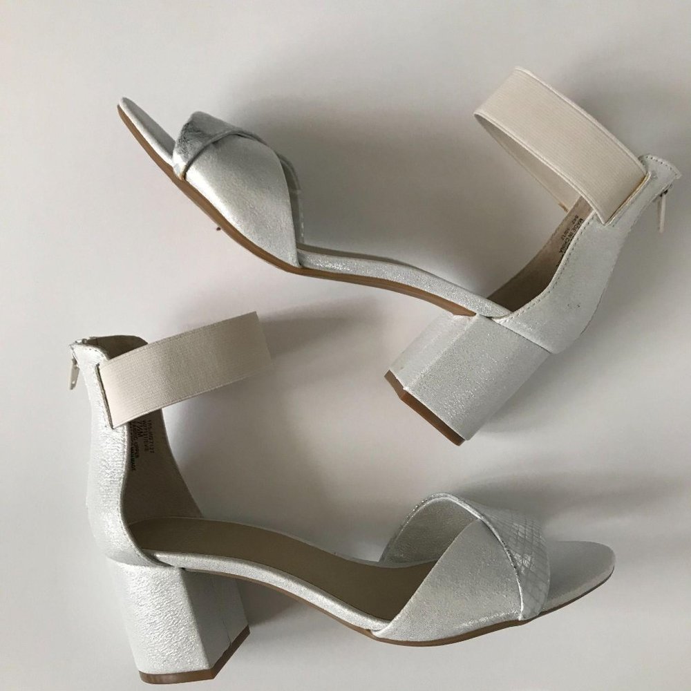 White Mountain EVIE White Silver Black Heels 7.5
